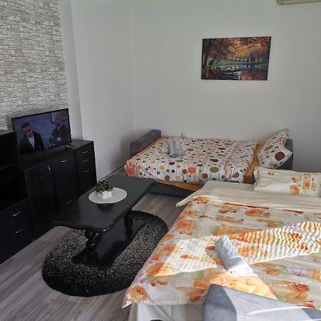 Calla 1 - Modern & Cozy Main Square Apartment In The City Shopping Center - Parking Slot With Parking Security Skopje Esterno foto